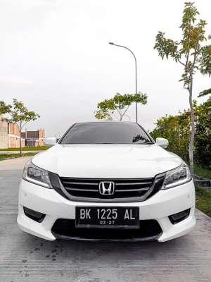 Jual bekas Honda Accord 2.4 VTIL 2013 AT,lokasi di Medan Kota