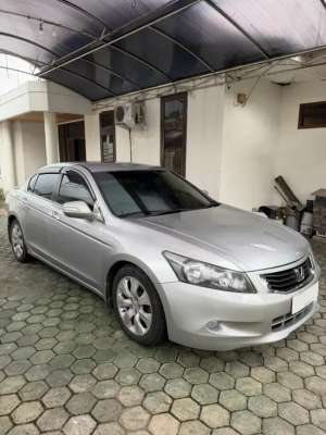 Jual bekas Honda Accord VTI-Luxury 2010 Matic Istimewa,lokasi di Bandar Lampung Kota