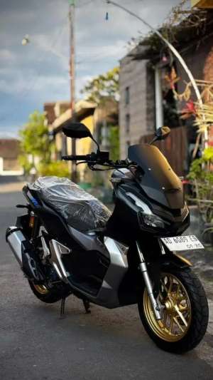 Jual bekas HONDA ADV 150 KEYLESS AD SKHJO ISTIMEWA,lokasi di Surakarta Kota
