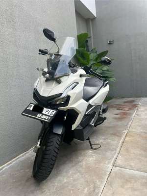 Jual bekas Honda ADV 160 ABS 2022 Keyless Warna Putih Doff,lokasi di Jakarta Selatan