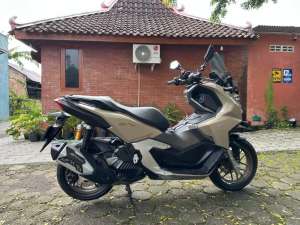 Jual bekas HONDA ADV 160 ABS 2024KM 8,000anISTIMEWASIAP MUDIK LEBARAN,lokasi di Sleman Kab.