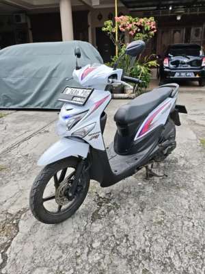 Jual bekas Honda beat 2015 lengkap hidup,lokasi di Tangerang Selatan Kota