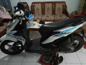 Jual bekas Honda beat 2018 putih mulus,lokasi di Magelang Kota