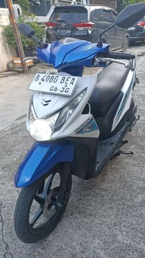 Jual bekas Honda beat esp tahun 2015stater halus,lokasi di Jakarta Barat