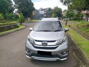 Jual bekas Honda BR-V E PRESTIGE AT TH 2017 over kredit resmi,lokasi di Depok Kota