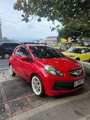 Jual bekas Honda Brio E MT 2015 antik terawat manual merah mulus,lokasi di Garut Kab.