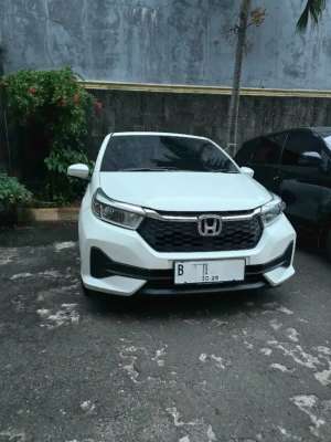 Jual bekas Honda Brio Satya E CVT 2023 Facelift LOW KM,lokasi di Jakarta Utara