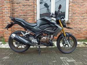 Jual bekas Honda CB 150R SE 20222023 Km Low Mulus Gress Pajak On Panjang,lokasi di Jakarta Selatan
