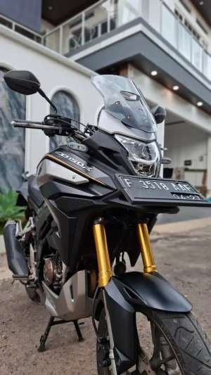 Jual bekas Honda CB 150X 2022 KM Rendah 7000 Perak,lokasi di Bogor Kota