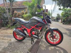 Jual bekas HONDA CB150R RANGKA MERAH TAHUN 2017,lokasi di Jakarta Timur