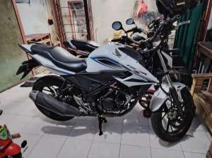 Jual bekas Honda CB150R StreetfireMesin SehatPajak Panjang,lokasi di Malang Kota