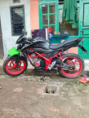 Jual bekas Honda cb150r surat lengkap bpkb,stnk pajak on 082026,lokasi di Tangerang Kota
