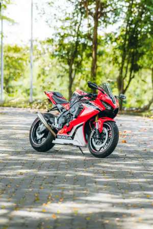 Jual bekas Honda CBR 1000 RR 2018 Fireblade Red, Full modif, siap gas, no PR,lokasi di Bandung Kota