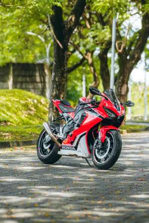 Jual bekas Honda CBR 1000RR Fireblade 2018, cakep, modif banyak, full mulus,lokasi di Semarang Kota