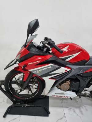 Jual bekas Honda CBR 150 R Racing Red 2018 bln 8 Pajak panjang kredit DP 1 jutaan,lokasi di Tangerang Kota