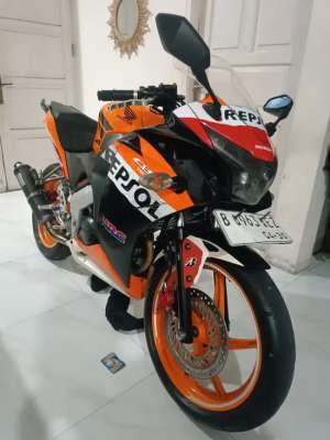 Jual bekas Honda CBR 150R 2011,lokasi di Tangerang Selatan Kota