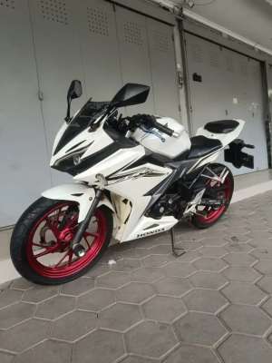 Jual bekas Honda CBR 150R 2017,lokasi di Bandung Kota