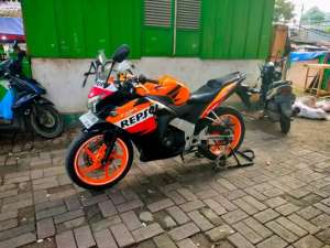 Jual bekas Honda CBR 150R CBU PGM-FI Thn 2013,lokasi di Jakarta Selatan