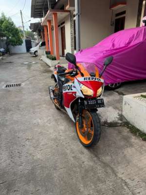 Jual bekas Honda CBR 150R Repsol,lokasi di Depok Kota