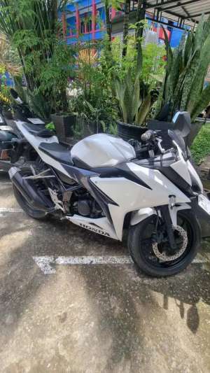 Jual bekas Honda CBR 150R tahun 2016 Generasi 4,lokasi di Samarinda Kota