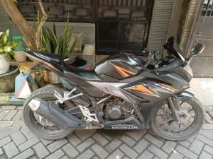 Jual bekas Honda CBR 150R tahun 2019,lokasi di Sidoarjo  Kab.