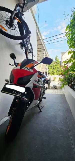 Jual bekas Honda CBR 250 Repsol Edition K33,lokasi di Tangerang Selatan Kota