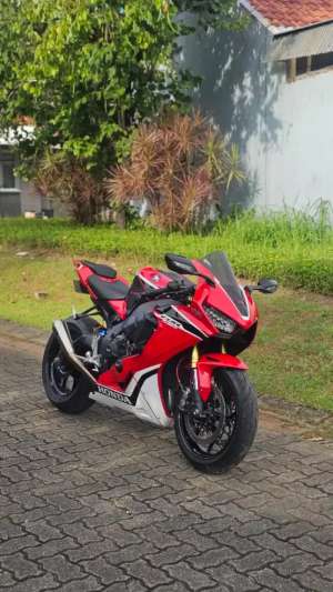 Jual bekas Honda CBR Fireblade 2018 Red, cakep, modif banyak, full mulus, low km,lokasi di Kab. Badung