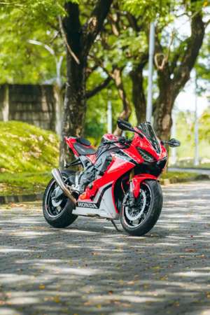 Jual bekas Honda Cbr1000RR 2018 Fireblade, cakep, modif banyak, mulus, siap gas,lokasi di Surabaya Kota