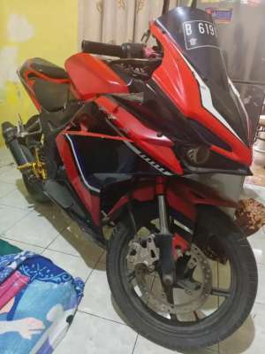 Jual bekas HONDA CBR150R 2015,lokasi di Depok Kota
