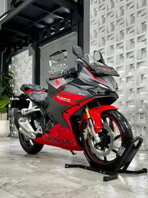 Jual bekas HONDA CBR250RR ABS SPQS 2024 ODO 1 PERAK GRESS,lokasi di  ,Malang Kota