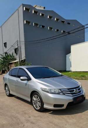Jual bekas Honda City E matic 2013 bekas murah,lokasi di Jakarta Barat