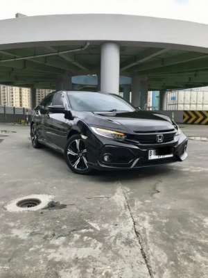 Jual bekas Honda Civic 1.5 E Hatchback Th 2019 Black On Black Kondisi Terawat,lokasi di Jakarta Pusat