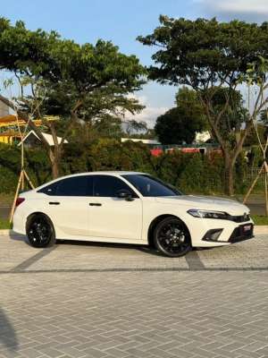 Jual bekas Honda Civic RS 2023 Putih Sedan Turbo CVT,lokasi di Tangerang Kota