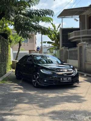 Jual bekas Honda civic turbo es sedan 2017 terawat mulus antik,lokasi di Cimahi Kota