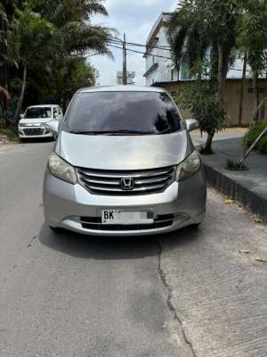 Jual bekas Honda Freed 1,5 E PSD Matic 2011 , 2012 , 2010, 2009, Avanza 2011,lokasi di Medan Kota
