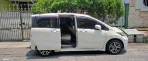Jual bekas Honda Freed 2010 Bensin,lokasi di Surabaya Kota