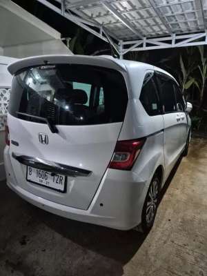 Jual bekas Honda Freed 2012 Bensin,lokasi di Serang Kota