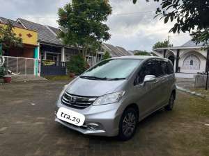 Jual bekas Honda Freed 2012 Bensin,lokasi di Batu Kota