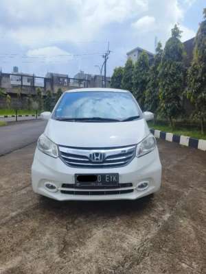 Jual bekas honda freed 2013 PSD putih AC super dingin,lokasi di Jakarta Selatan