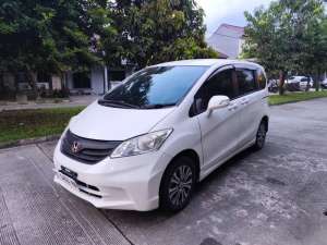 Jual bekas Honda Freed S AT 2013 istimewa,lokasi di Samarinda Kota