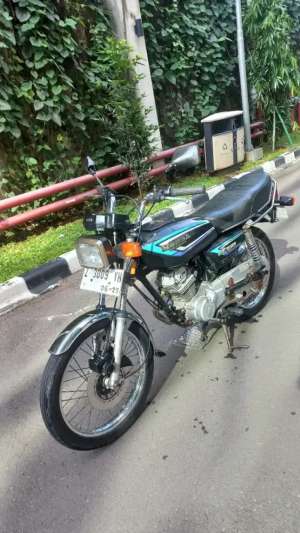 Jual bekas Honda GL100 CLASIC Original Mulus Terawat Murah Meriah edisi BU,lokasi di Bekasi Kota