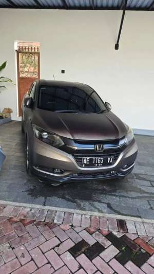 Jual bekas Honda HRV 1.5 E CVT 2016Full Upgrade AudioLampu Bi-LEDTerawat,lokasi di Ponorogo Kab.
