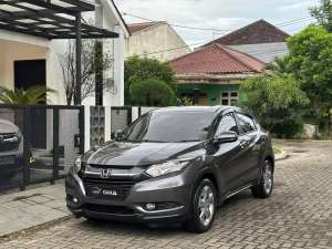 Jual bekas Honda HRV E 2017 AT Matic Model 2018 tv ploating istimewa non prestige,lokasi di Jakarta Selatan