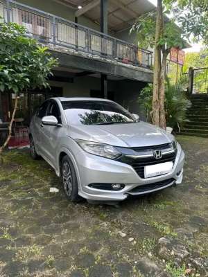 Jual bekas Honda HRV tahun 2015,lokasi di Magelang Kota