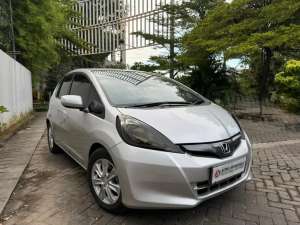 Jual bekas Honda Jazz 2013 S Automatic Silver Tangan Pertama 2014 RS HRV Yaris S,lokasi di Jakarta Timur