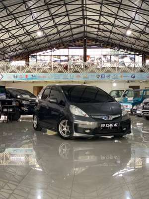 Jual bekas HONDA JAZZ MANUAL TIPE S 2013,lokasi di Medan Kota