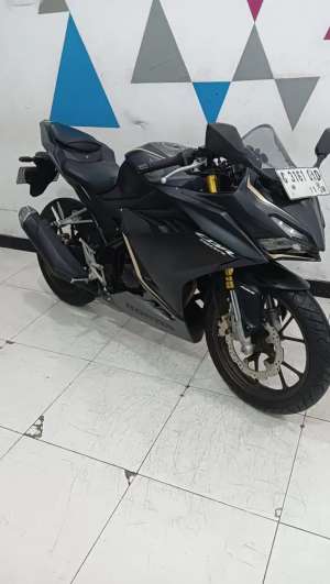 Jual bekas Honda New CBR 150R Limited Edition 2023 km.7000,lokasi di Kendal Kab.