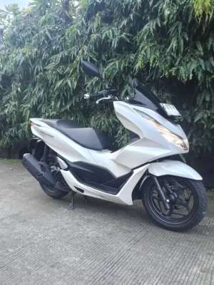 Jual bekas Honda new PCX 160cc 2023 seperti baru KM rendah,lokasi di Tangerang Kota