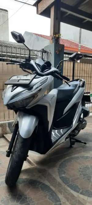 Jual bekas HONDA NEW VARIO 150 eSP 2019 CBS ISS Keyless Silver,lokasi di  ,Bogor Kab.