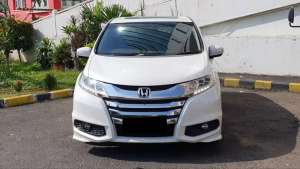 Jual bekas Honda Odyssey 2.4 RC1 Prestige Sunroof AT Putih 2016 Low Km Record,lokasi di Jakarta Timur